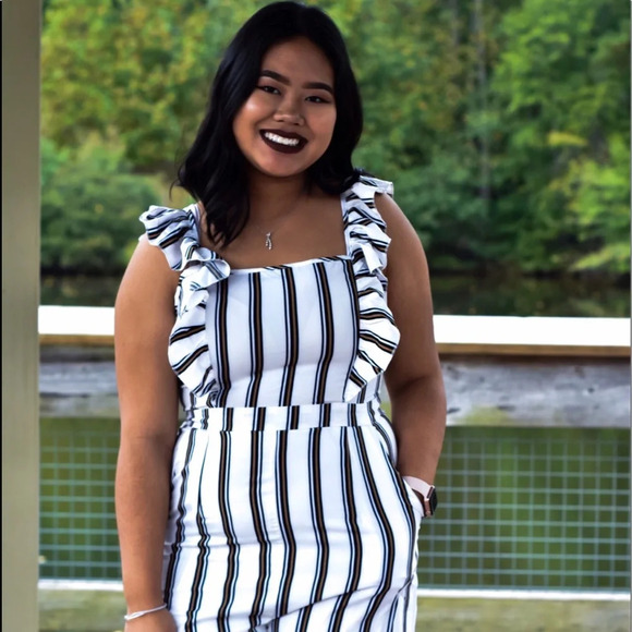 New with tag Striped jumpsuit with ruffle details short sleeve jumpsuit - Picture 3 of 14